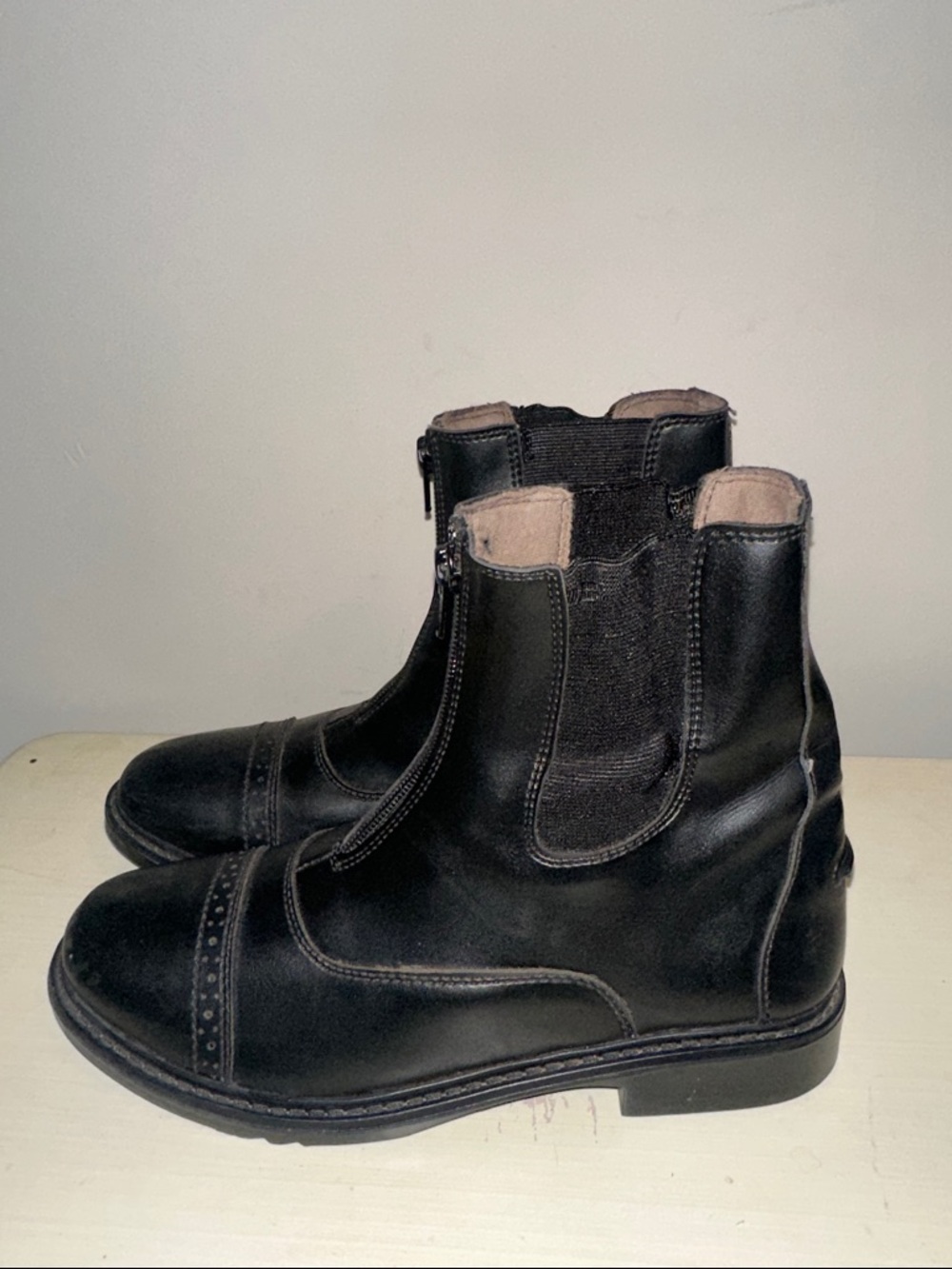 Tuffrider Women’s Black Leather Chelsea Zip Boots - Picture 8 of 8
